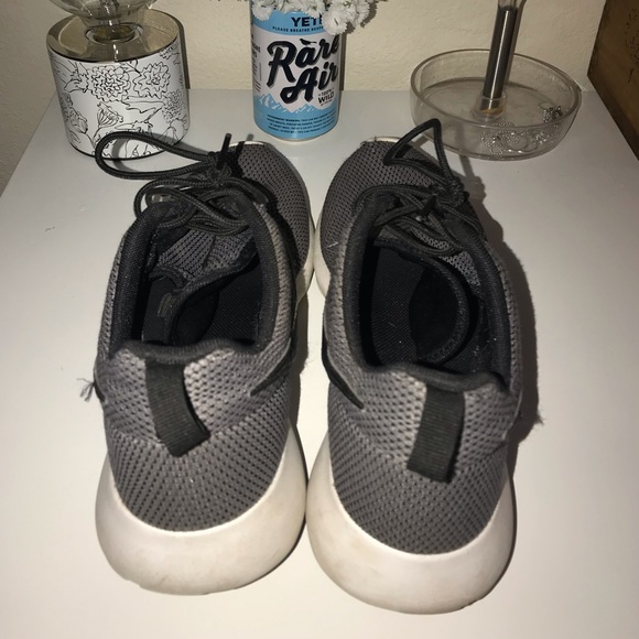 Nike Rosche Running Shoes - Picture 3 of 3